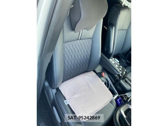 Toyota NOAH HYBRID 2023-06 7456400-14
