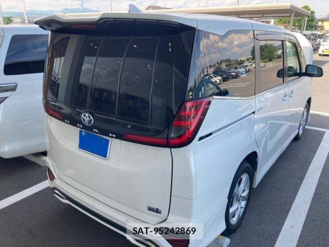 Toyota NOAH HYBRID 2023-06 7456400-1