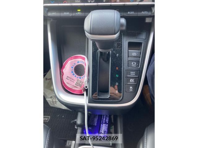 Toyota NOAH HYBRID 2023-06 7456400-21