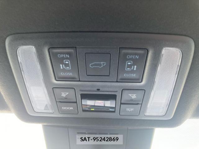 Toyota NOAH HYBRID 2023-06 7456400-26