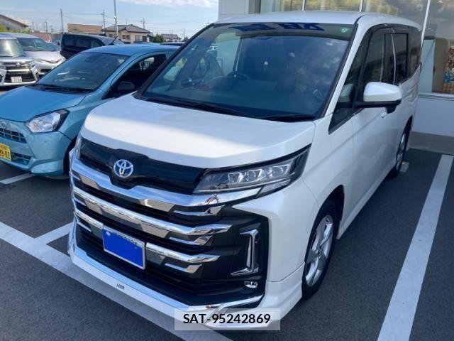 Toyota NOAH HYBRID 2023-06 7456400-2