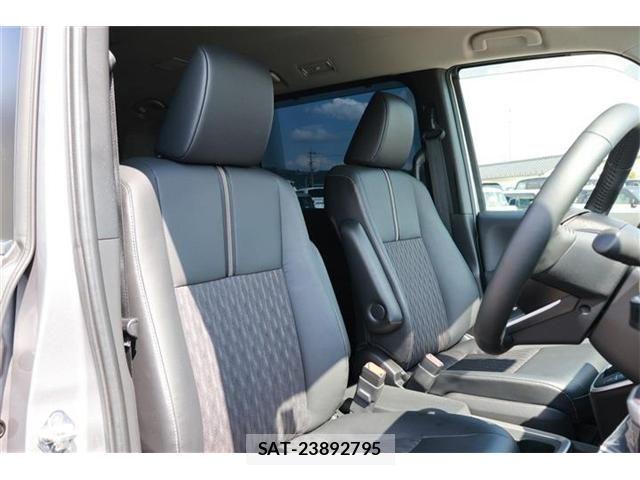 Toyota NOAH HYBRID 2023-07 7456398-10
