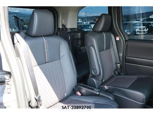 Toyota NOAH HYBRID 2023-07 7456398-11