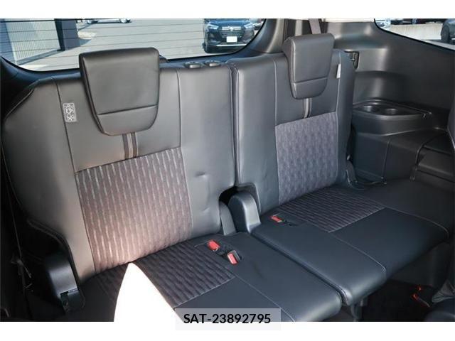 Toyota NOAH HYBRID 2023-07 7456398-12
