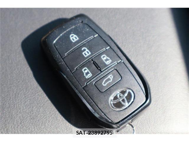 Toyota NOAH HYBRID 2023-07 7456398-24