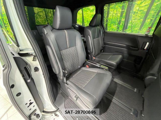 Toyota NOAH HYBRID 2023-04 7618810-8