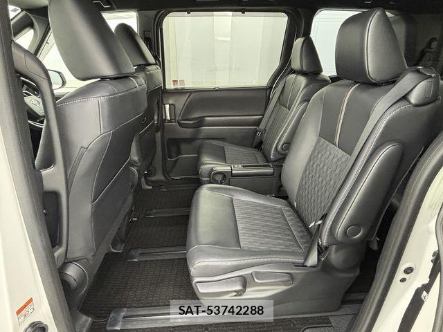 Toyota NOAH HYBRID 2023-08 7787772-13