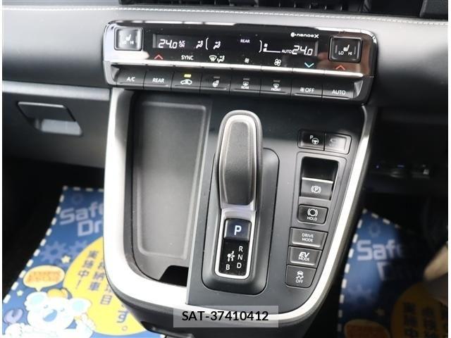 Toyota NOAH HYBRID 2022-07 7787770-9