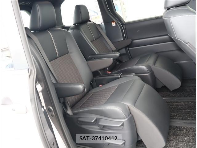 Toyota NOAH HYBRID 2022-07 7787770-17
