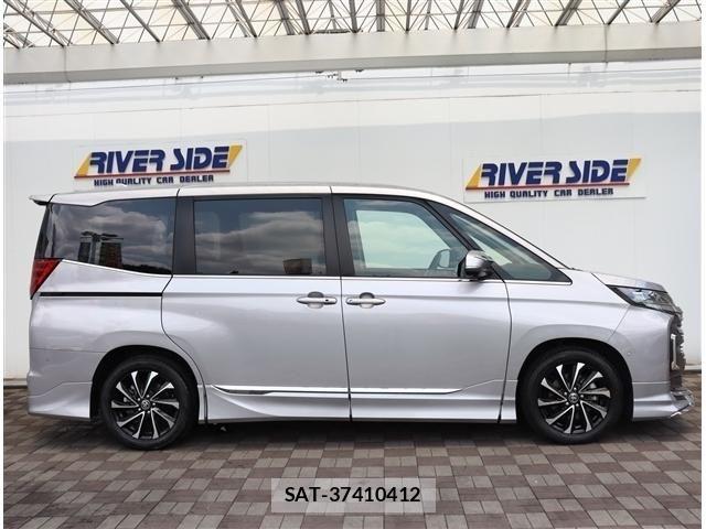 Toyota NOAH HYBRID 2022-07 7787770-4