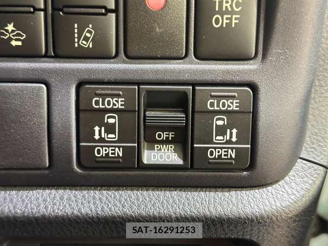 Toyota NOAH HYBRID 2016-07 7963026-16