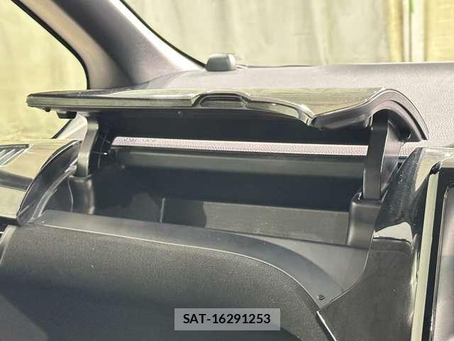 Toyota NOAH HYBRID 2016-07 7963026-27