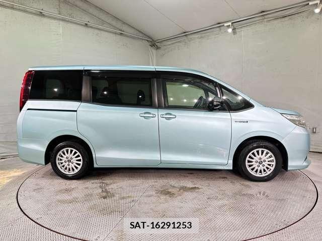 Toyota NOAH HYBRID 2016-07 7963026-3