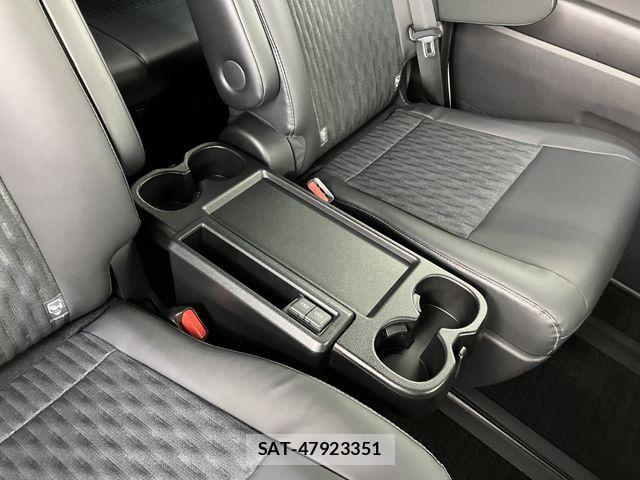 Toyota NOAH HYBRID 2022-11 7980363-11