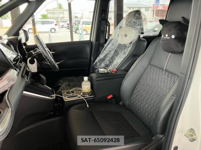 Toyota NOAH HYBRID 2024-05 8037283-26