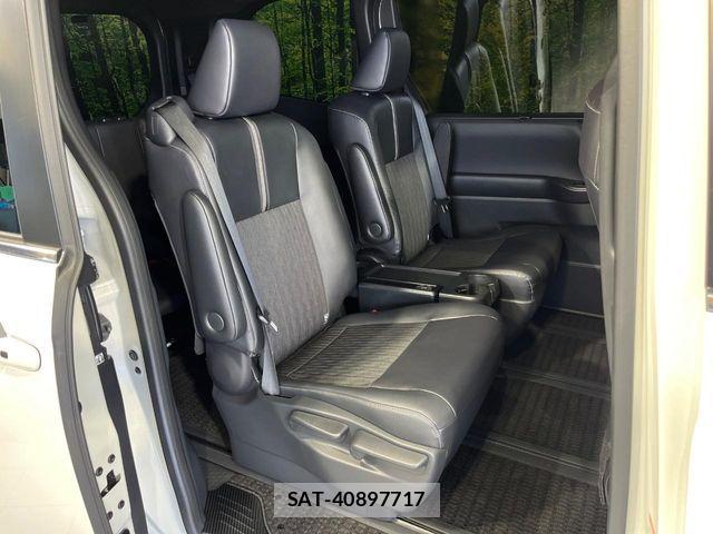 Toyota NOAH HYBRID 2023-12 8037276-8