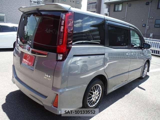 Toyota NOAH HYBRID 2016-10 8100881-10