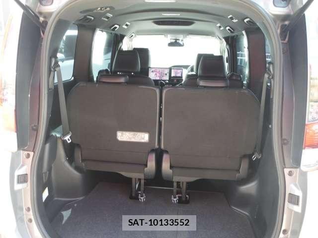 Toyota NOAH HYBRID 2016-10 8100881-15