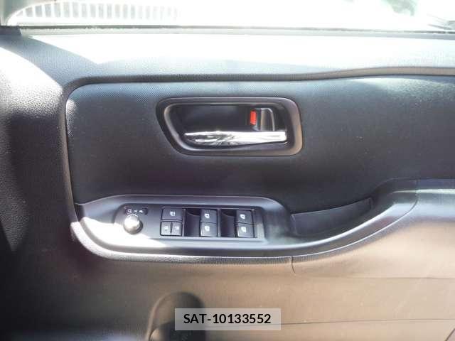 Toyota NOAH HYBRID 2016-10 8100881-28