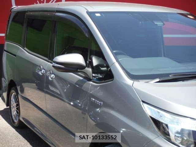 Toyota NOAH HYBRID 2016-10 8100881-2