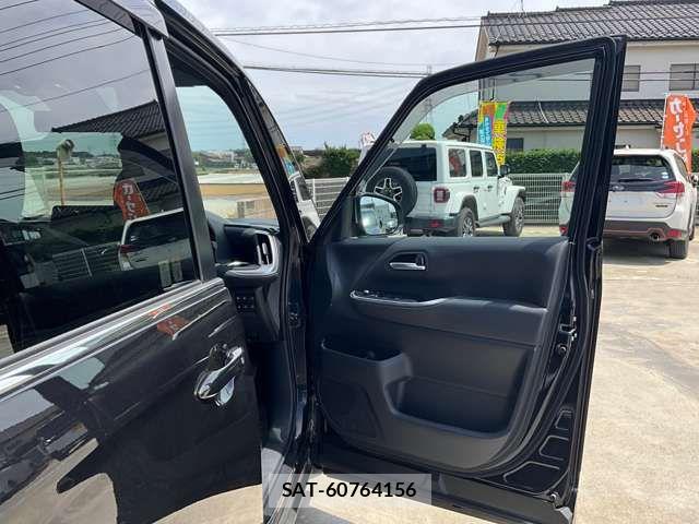 Toyota NOAH HYBRID 2023-10 8100880-8