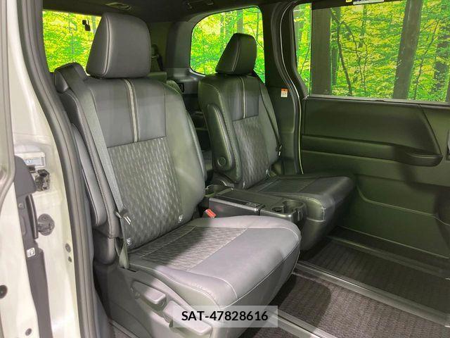 Toyota NOAH HYBRID 2022-11 8100878-8