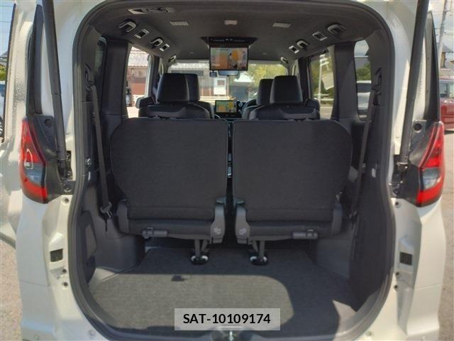 Toyota NOAH HYBRID 2022-06 8131651-12