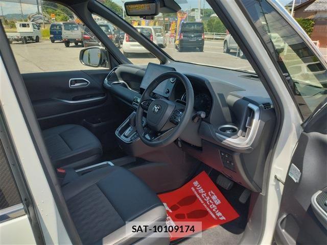 Toyota NOAH HYBRID 2022-06 8131651-18