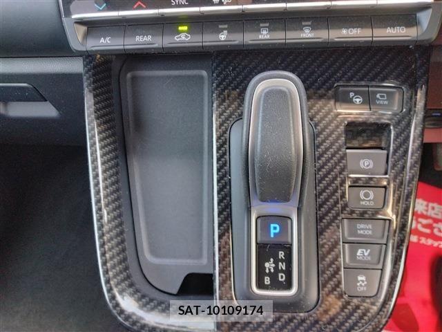 Toyota NOAH HYBRID 2022-06 8131651-23