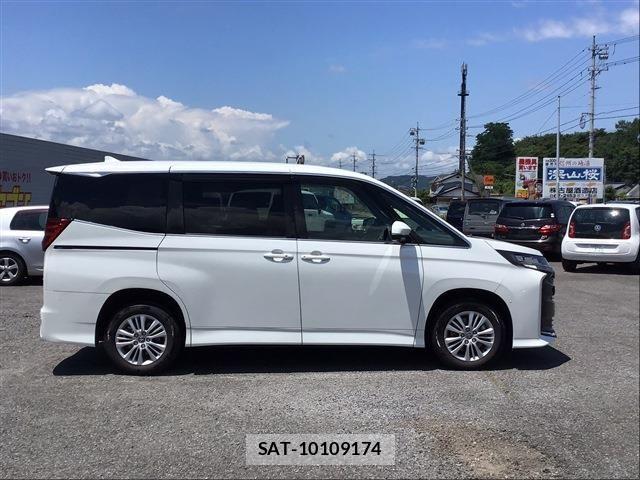 Toyota NOAH HYBRID 2022-06 8131651-3