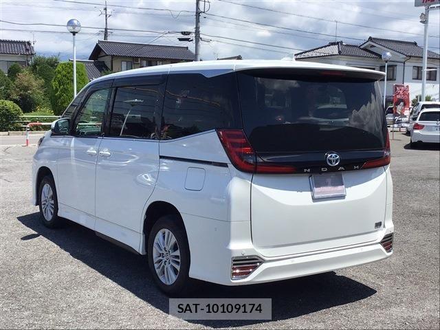 Toyota NOAH HYBRID 2022-06 8131651-6