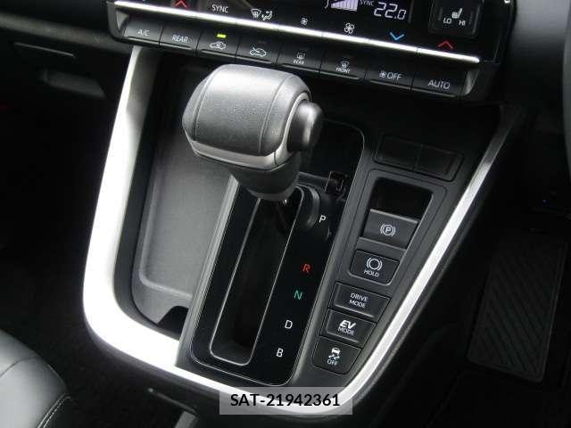 Toyota NOAH HYBRID 2022-05 8131652-12