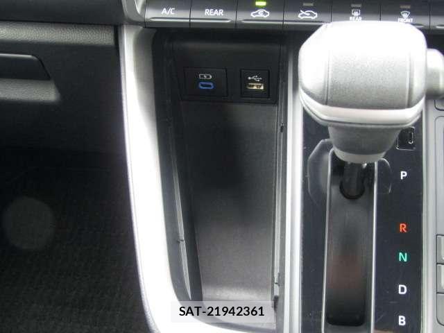 Toyota NOAH HYBRID 2022-05 8131652-13