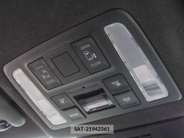 Toyota NOAH HYBRID 2022-05 8131652-17