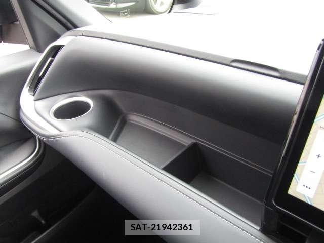 Toyota NOAH HYBRID 2022-05 8131652-21