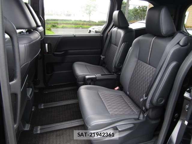 Toyota NOAH HYBRID 2022-05 8131652-6