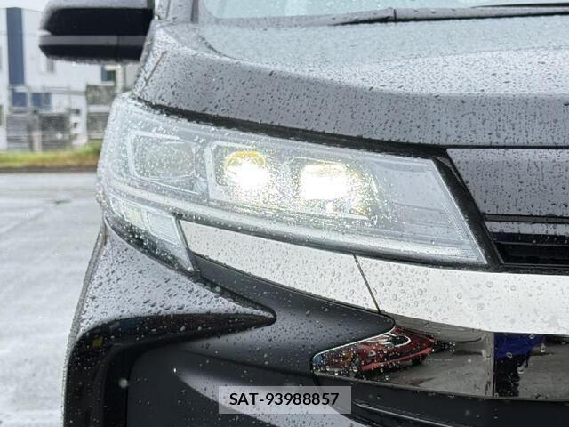 Toyota NOAH HYBRID 2023-10 8209210-15