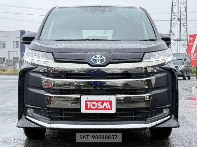 Toyota NOAH HYBRID 2023-10 8209210-17