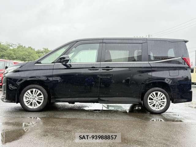 Toyota NOAH HYBRID 2023-10 8209210-23