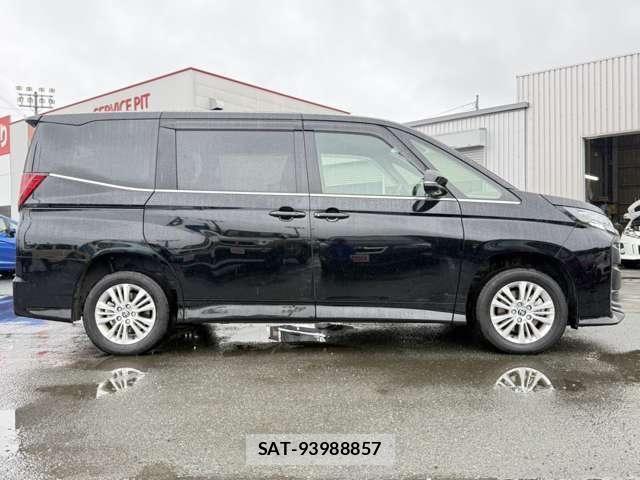 Toyota NOAH HYBRID 2023-10 8209210-25