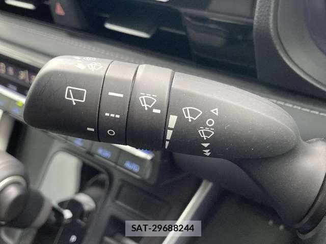 Toyota NOAH HYBRID 2023-10 8209209-17