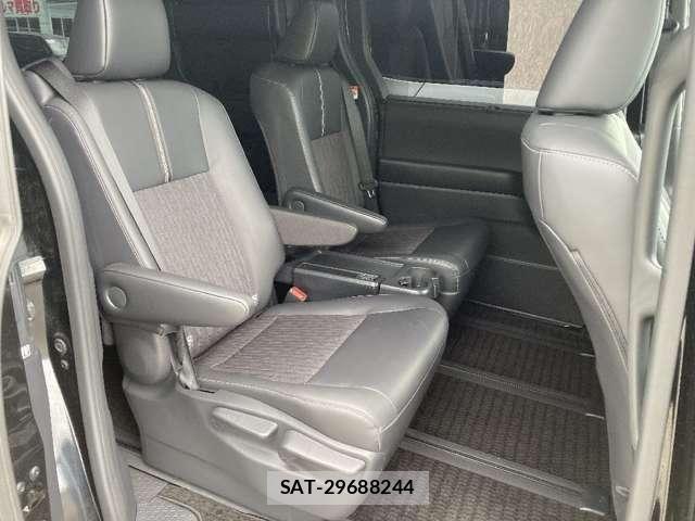 Toyota NOAH HYBRID 2023-10 8209209-23