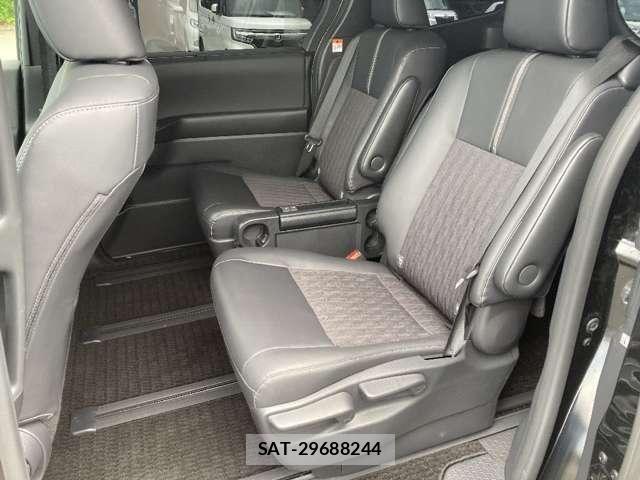 Toyota NOAH HYBRID 2023-10 8209209-24