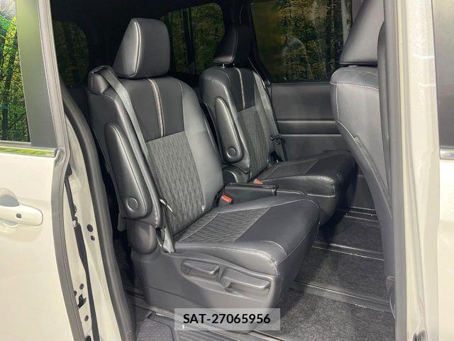 Toyota NOAH HYBRID 2023-04 8316037-9