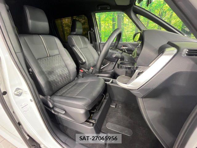 Toyota NOAH HYBRID 2023-04 8316037-8
