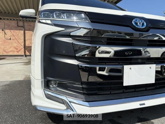 Toyota NOAH HYBRID 2023-03 8414043-9