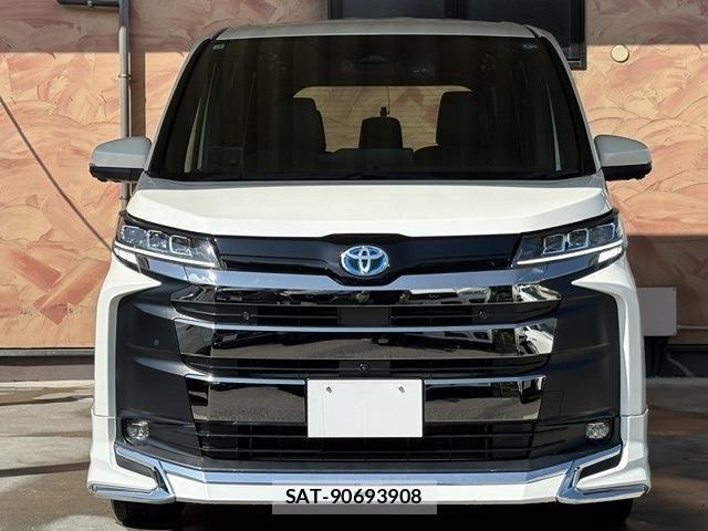 Toyota NOAH HYBRID 2023-03 8414043-1