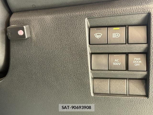 Toyota NOAH HYBRID 2023-03 8414043-21