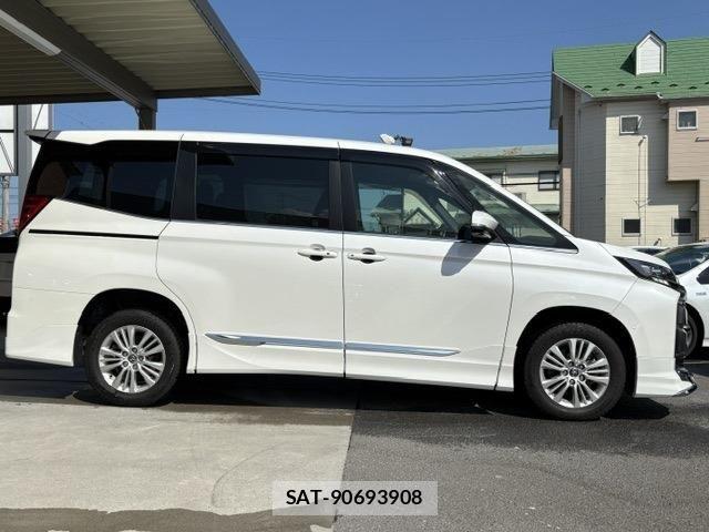 Toyota NOAH HYBRID 2023-03 8414043-3