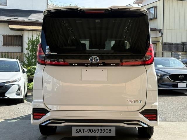 Toyota NOAH HYBRID 2023-03 8414043-5